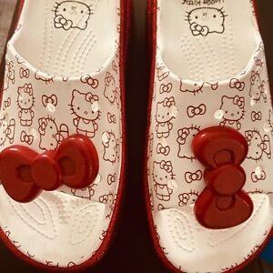 Hello Kitty Kids Slippers in Red and White